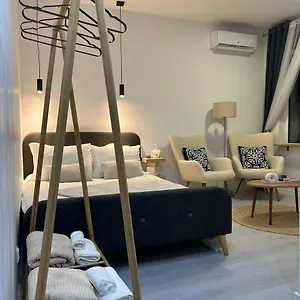  Apartment Pirotska Modern
